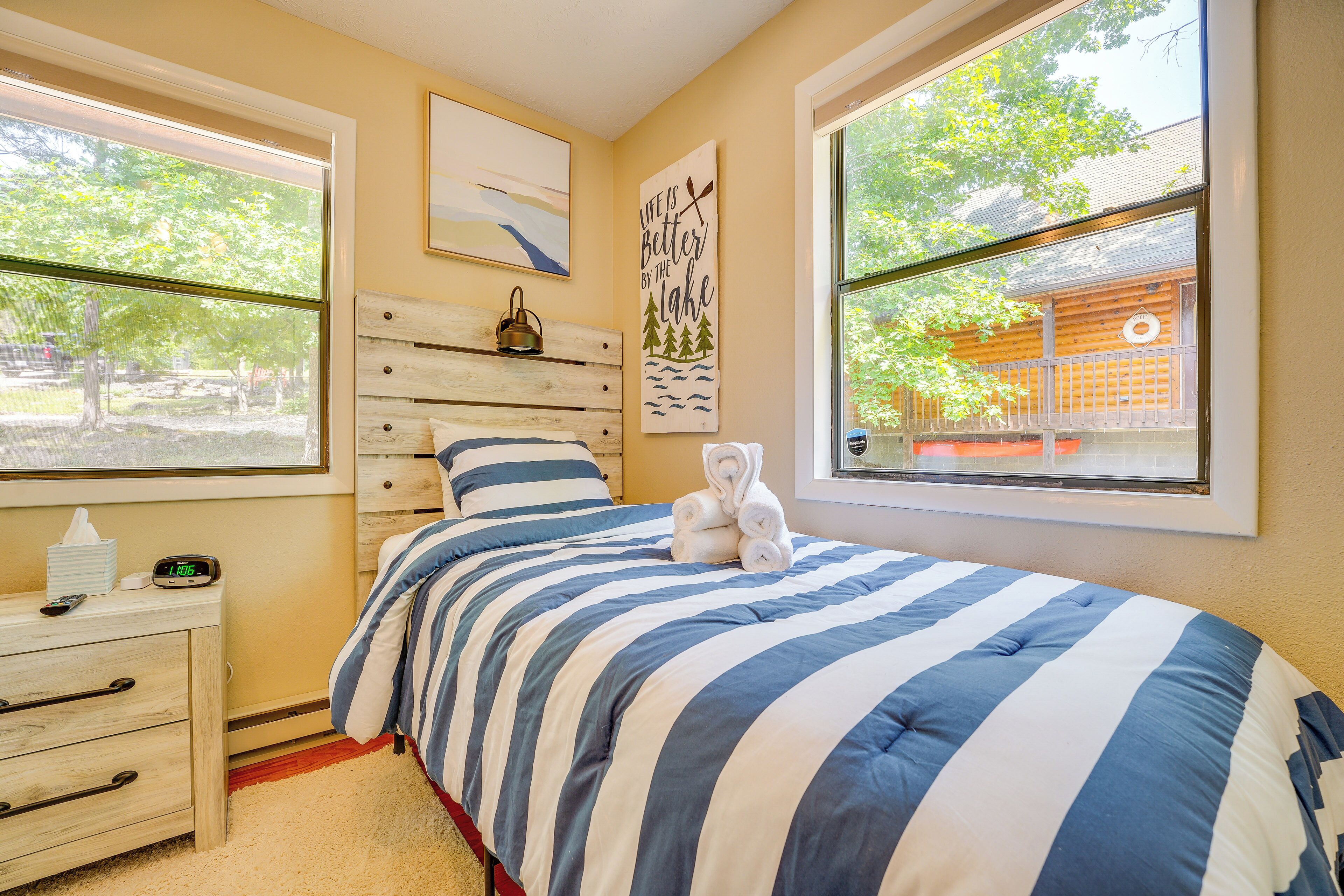 Cozy Table Rock Lake Vacation Rental w/ Deck