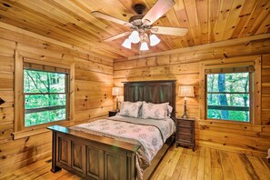 2 bedrooms, laptop workspace, bed sheets - Creekside Marietta Cabin Retreat w/ Fire Pit! (Marietta)