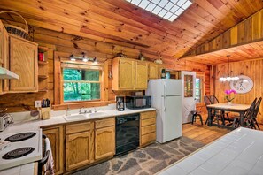 Microwave, oven, stovetop, dishwasher - Creekside Marietta Cabin Retreat w/ Fire Pit! (Marietta)