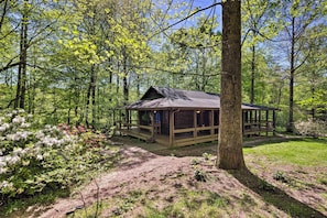 Exterior - Creekside Marietta Cabin Retreat w/ Fire Pit! (Marietta)