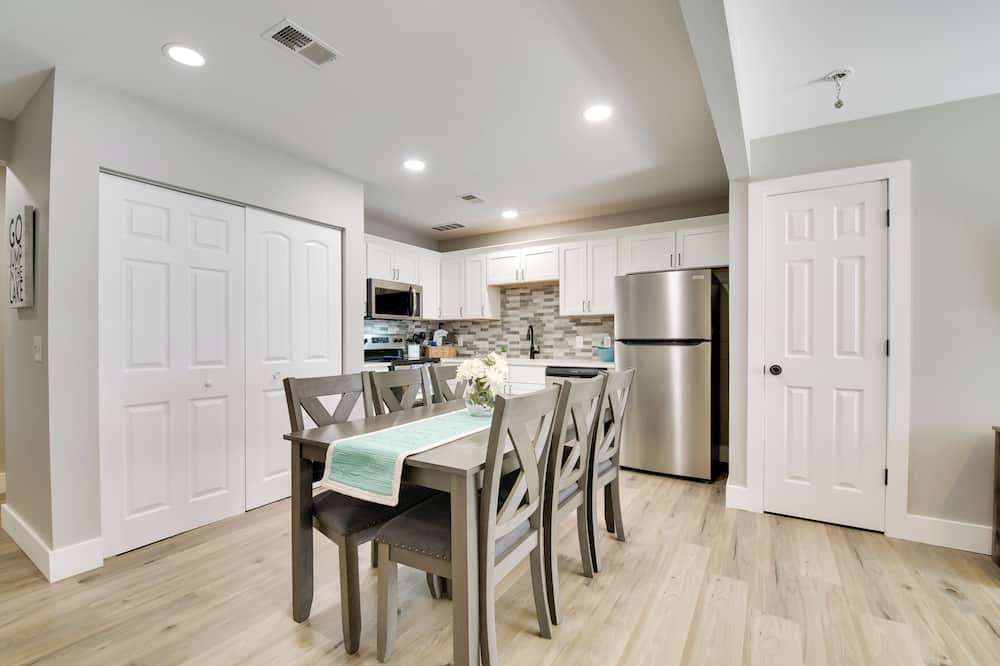 Delightful Townhouse w/ Patio & Shared Yard! - Reeds Spring, MO