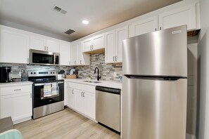 Apartment (2 Bedrooms) | Interior - Delightful Townhouse w/ Patio & Shared Yard! (Kimberling City)