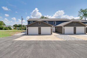 Apartment (2 Bedrooms) | Interior - Delightful Townhouse w/ Patio & Shared Yard! (Kimberling City)