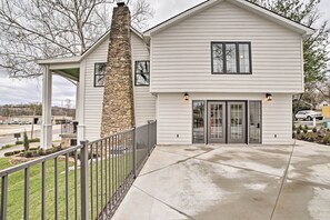 House (4 Bedrooms) | Interior - Walk to Branson Landing! Dtwn Home w/ Pool Access (Branson)
