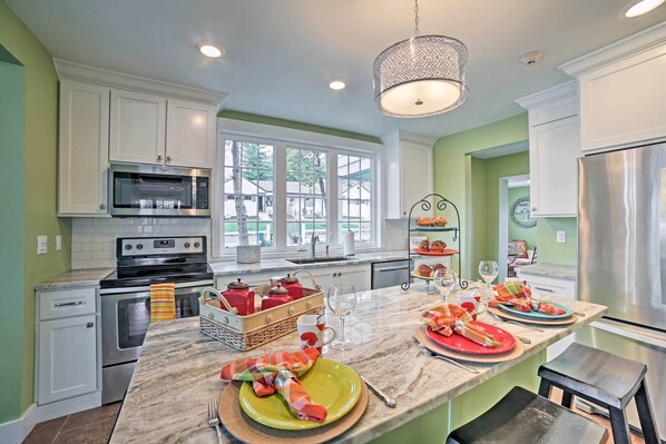 House (4 Bedrooms) | Interior - Walk to Branson Landing! Dtwn Home w/ Pool Access (Branson)