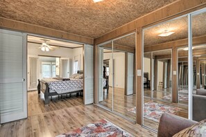 Apartment (3 Bedrooms) | Interior - Family Apartment w/ Fireplace & Front Porch! (Lebanon)