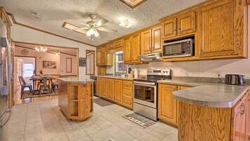 ุงูู
ูุดุฃุฉ ู
ู ุงูุฏุงุฎู