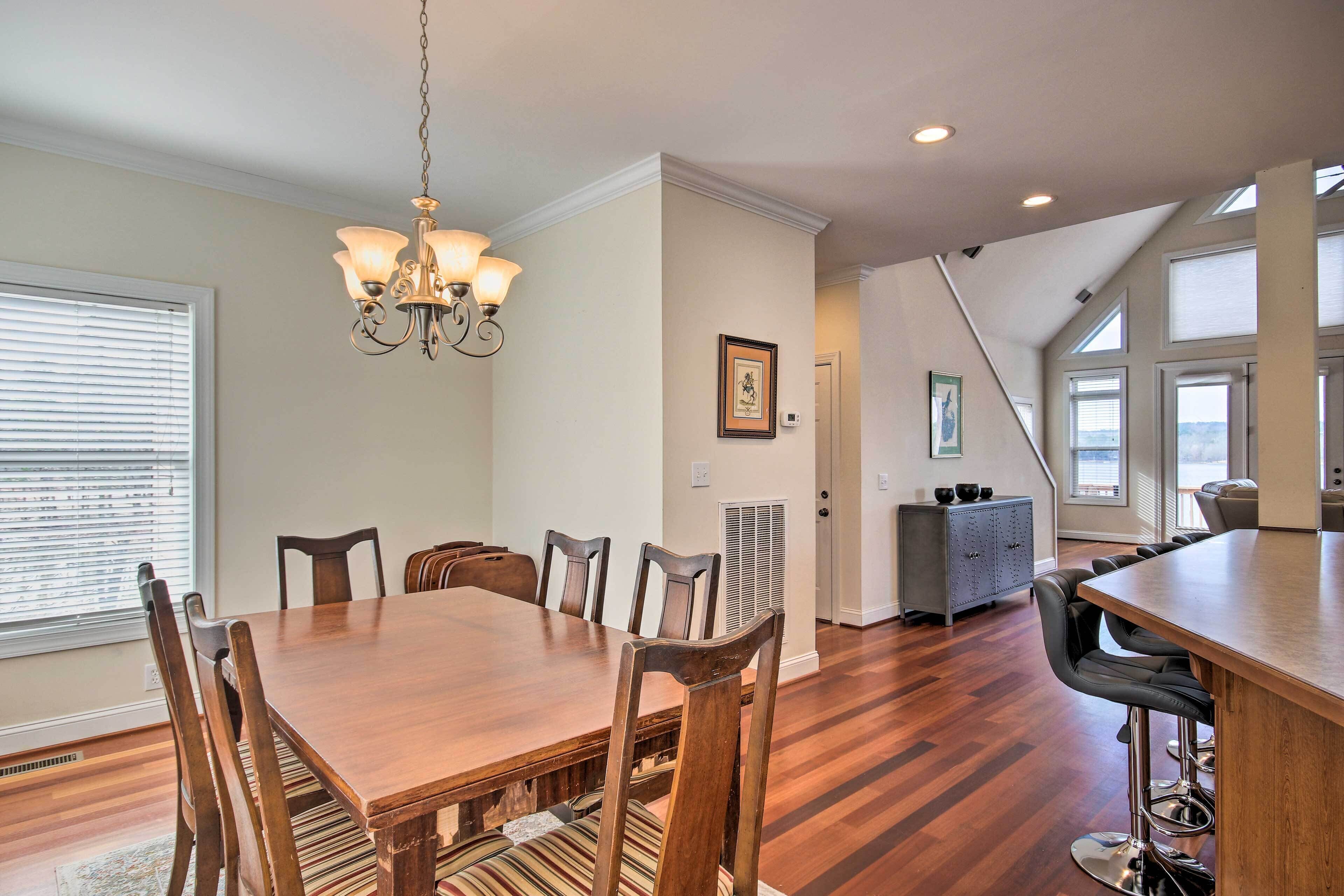 Dreamy Ridgeway Home w/ Grill on Lake Wateree!