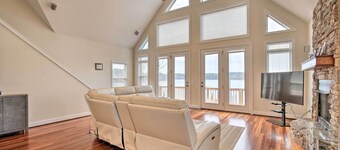 Dreamy Ridgeway Home w/ Grill on Lake Wateree!