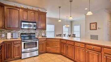 House (4 Bedrooms) | Interior