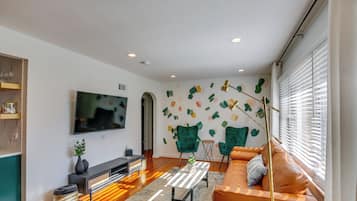 House (3 Bedrooms) | Front of property