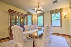 Casa (Multiple Bedrooms) | Parte interna