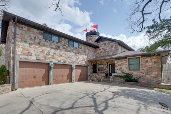 House (Multiple Bedrooms) | Exterior