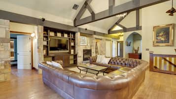 Casa (Multiple Bedrooms) | Interior