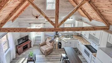 House (2 Bedrooms) | Interior