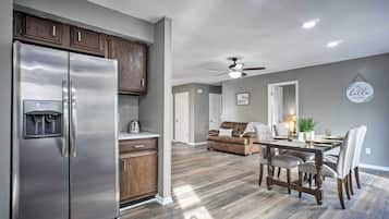 House (3 Bedrooms) | Interior