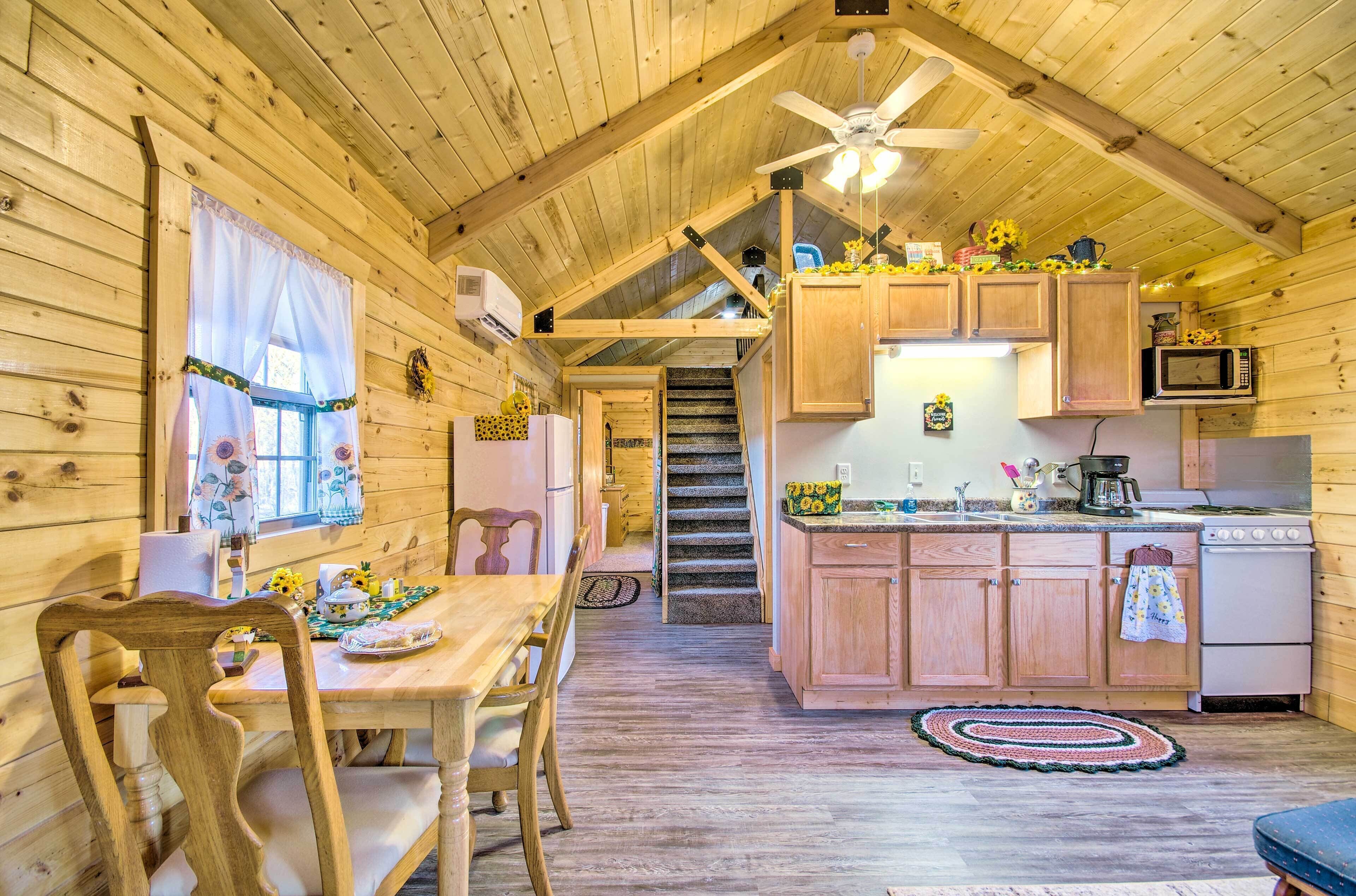 Florence Cabin w/ On-site Creek!