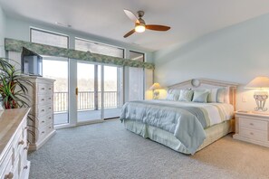 Interior - Private Boat Slip: Family-friendly Lazy Days Condo (Osage Beach)