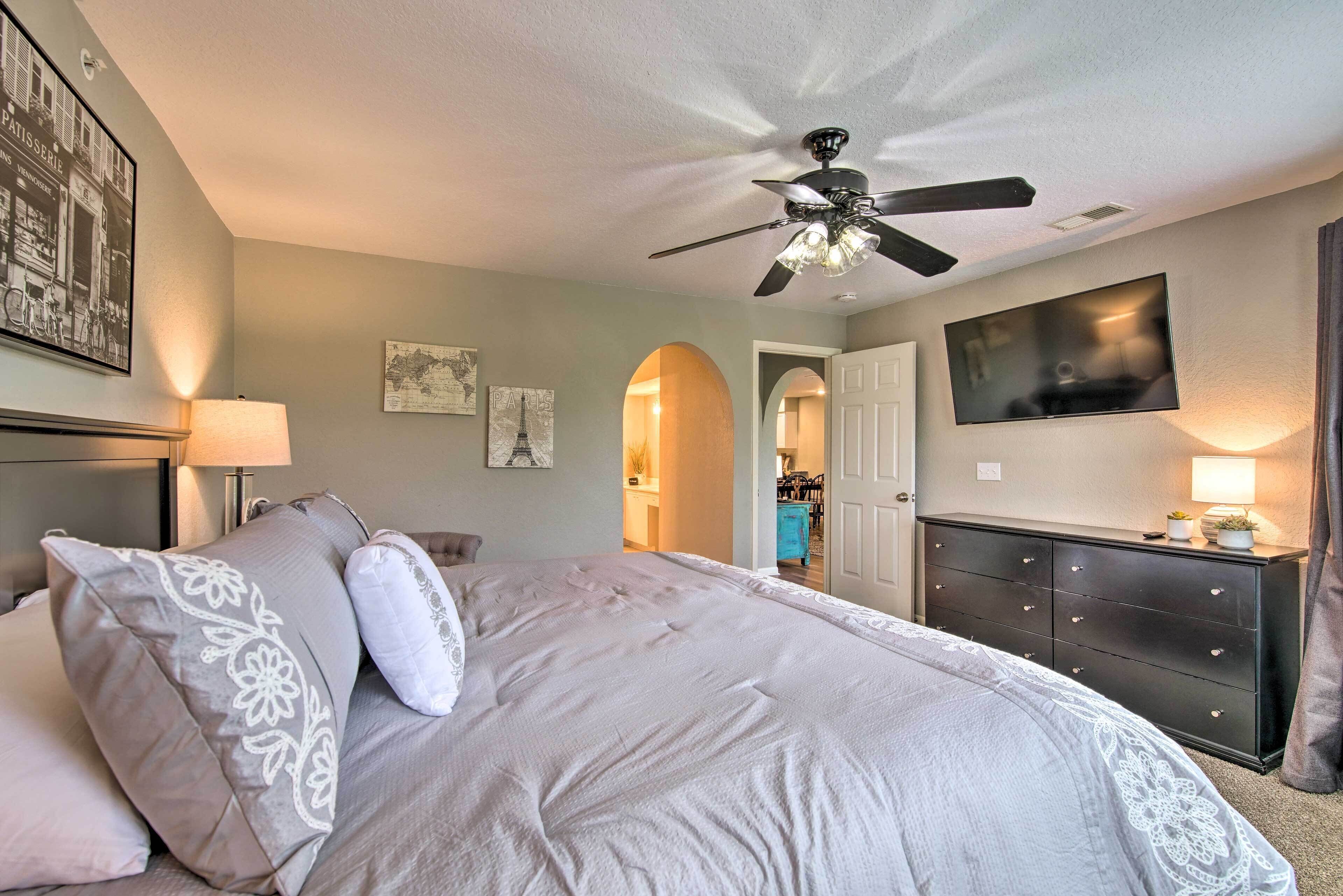 Gorgeous Home w/ Resort Amenities, Mins to Dtwn!