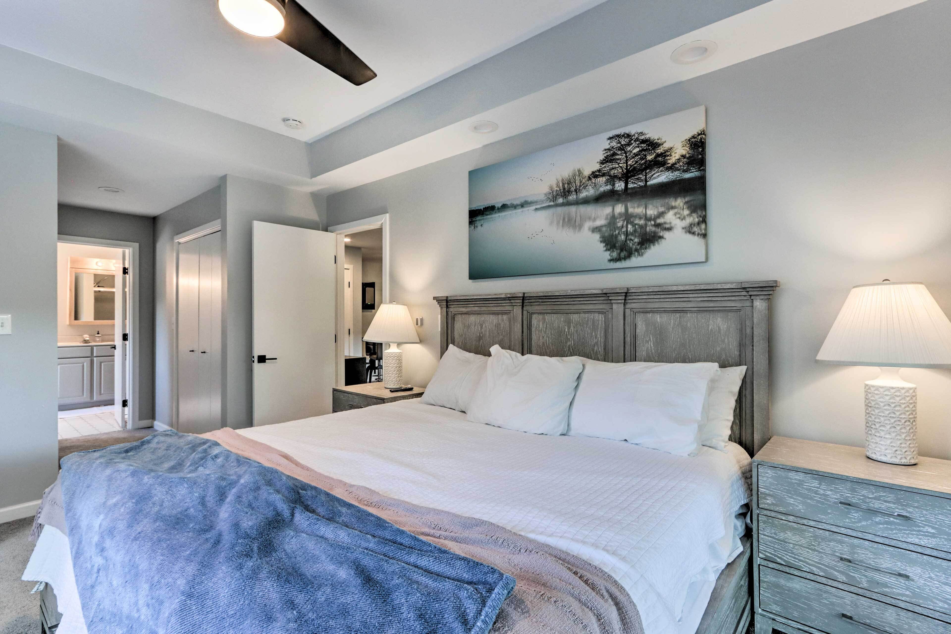 Gorgeous Lakefront Osage Beach Family Retreat