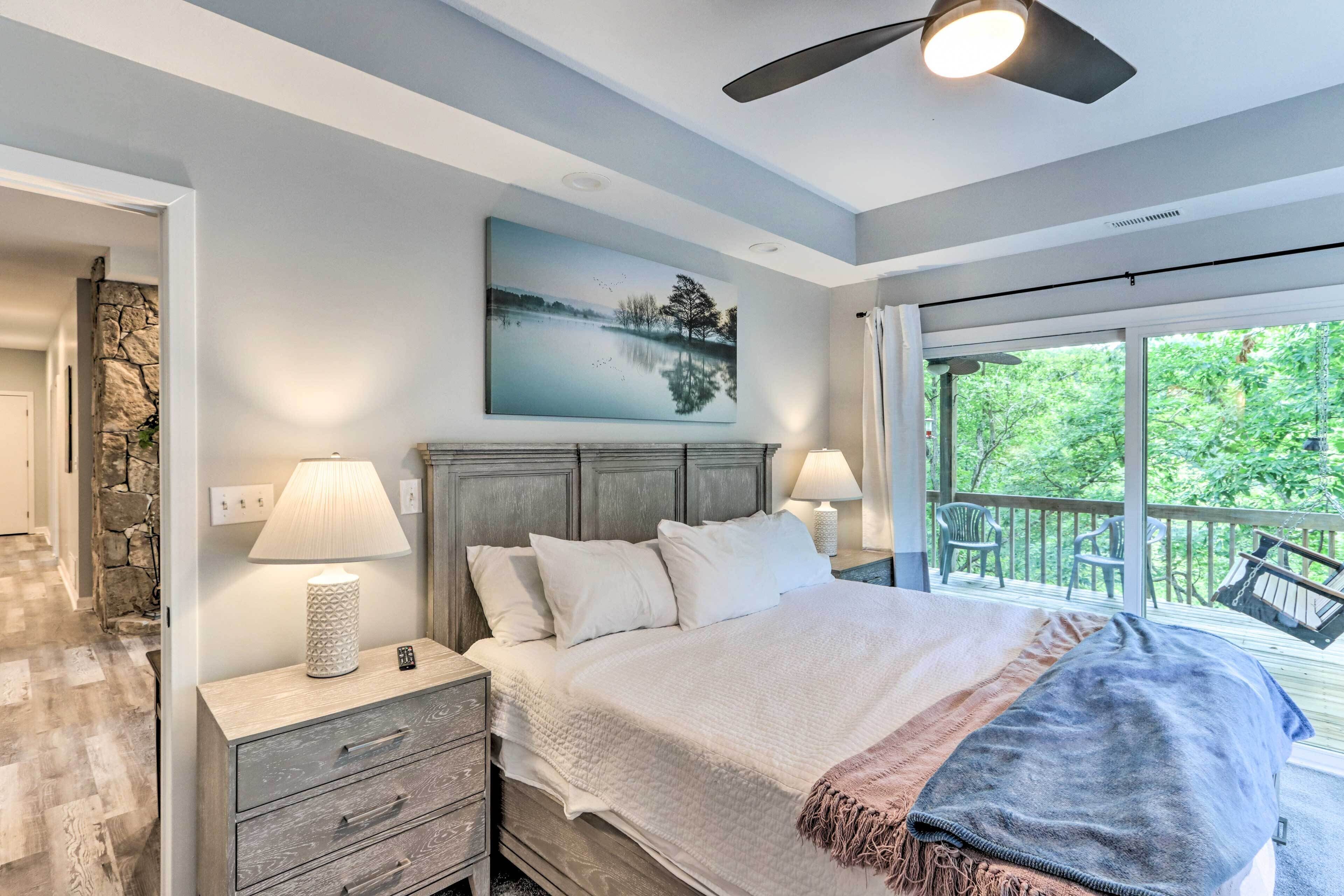 Gorgeous Lakefront Osage Beach Family Retreat