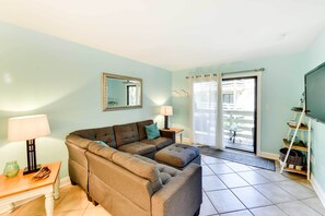 Apartment (2 Bedrooms) | Interior - Pool Deck Access & Walk to Beach: Hilton Head Unit (Hilton Head Island)