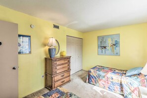 Apartment (3 Bedrooms) | Interior - Patio & Walk to Beach: Hilton Head Island Townhome (Hilton Head Island)