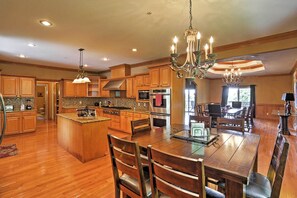 House (4 Bedrooms) | Interior - Pool, Games & Basketball Court! Branson Getaway (Branson)