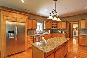 House (4 Bedrooms) | Interior - Pool, Games & Basketball Court! Branson Getaway (Branson)