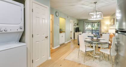 Walk to Beach: Hilton Head Condo w/ Pool Access