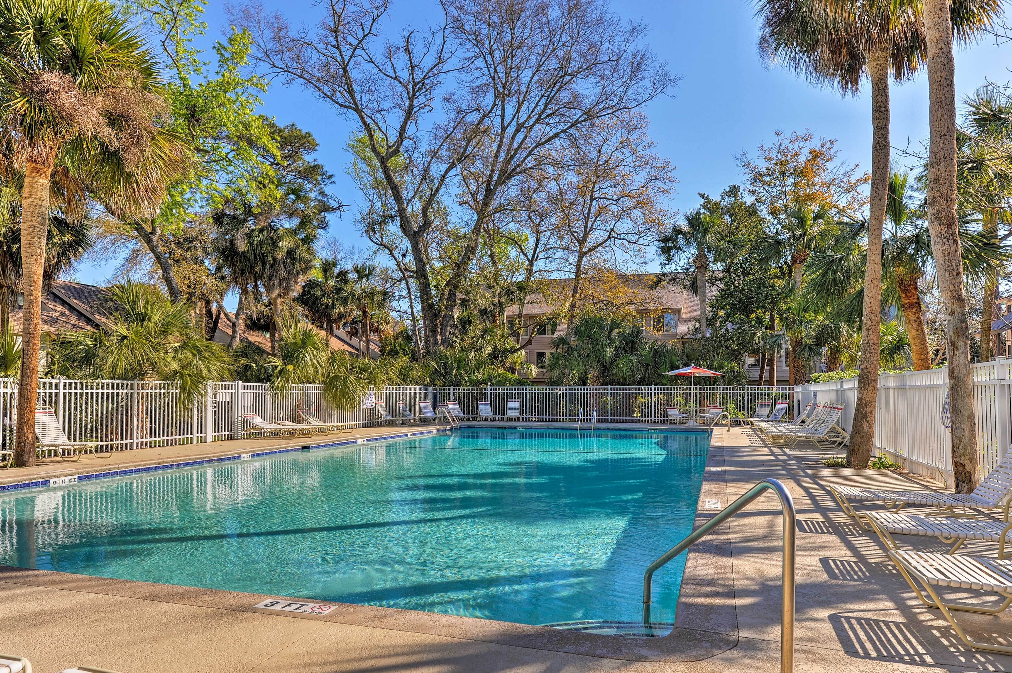 Hilton Head Villa w/ Balcony: Walk to the Beach!