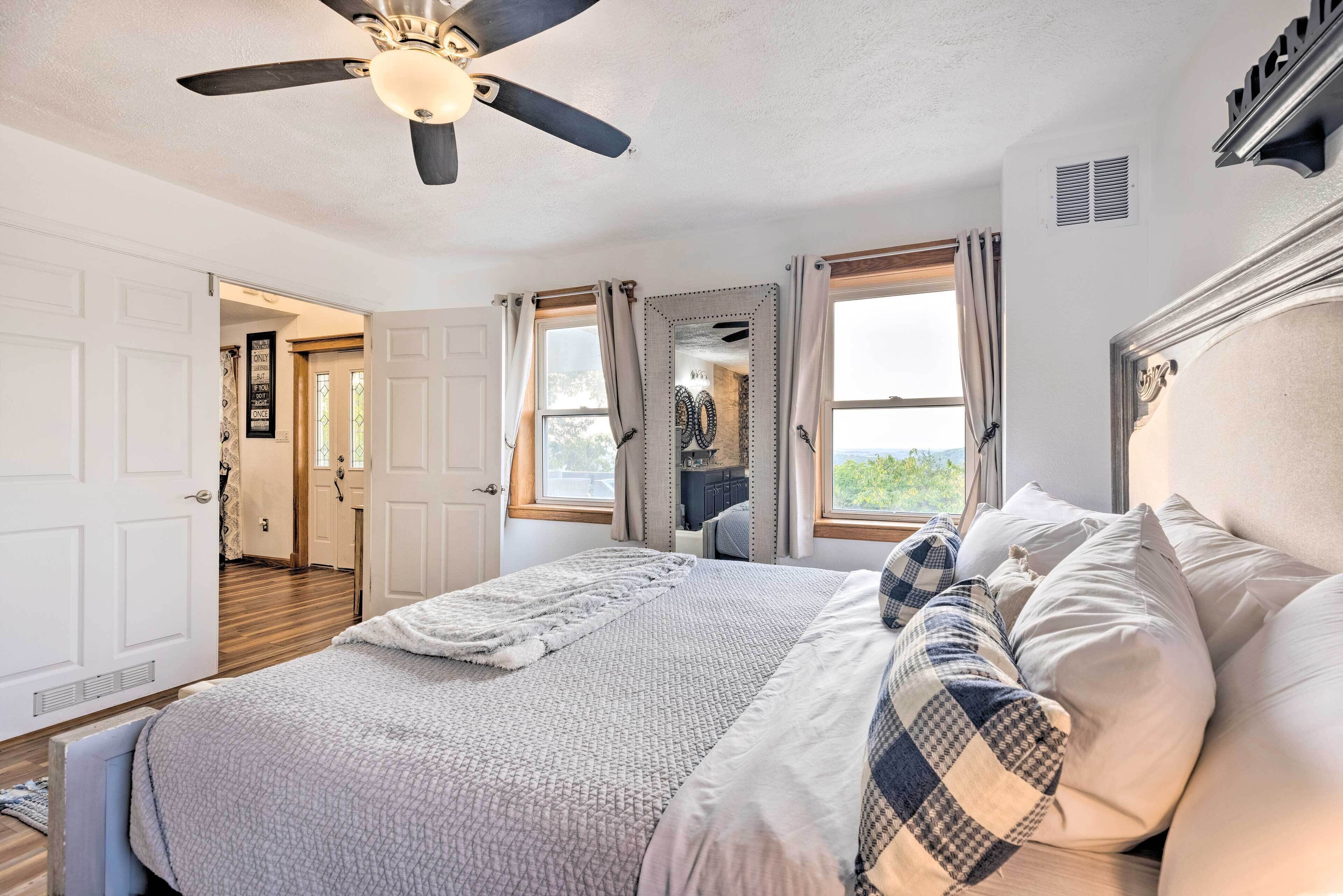 House (5 Bedrooms) | Interior