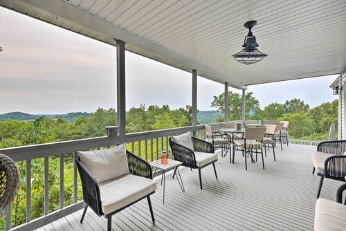 'hilltop Hideaway' Branson Home w/ Trampoline!