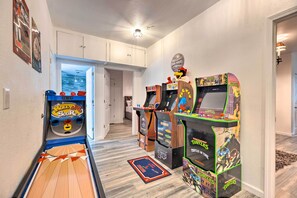 House (Multiple Bedrooms) | Interior - 'hilltop Hideaway' Branson Home w/ Trampoline! (Branson)