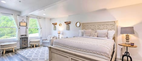House (5 Bedrooms) | Interior