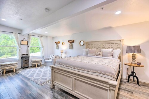 'hilltop Hideaway' Branson Home w/ Trampoline!
