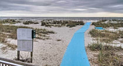 Walk to Folly Field Beach: Hilton Head Condo