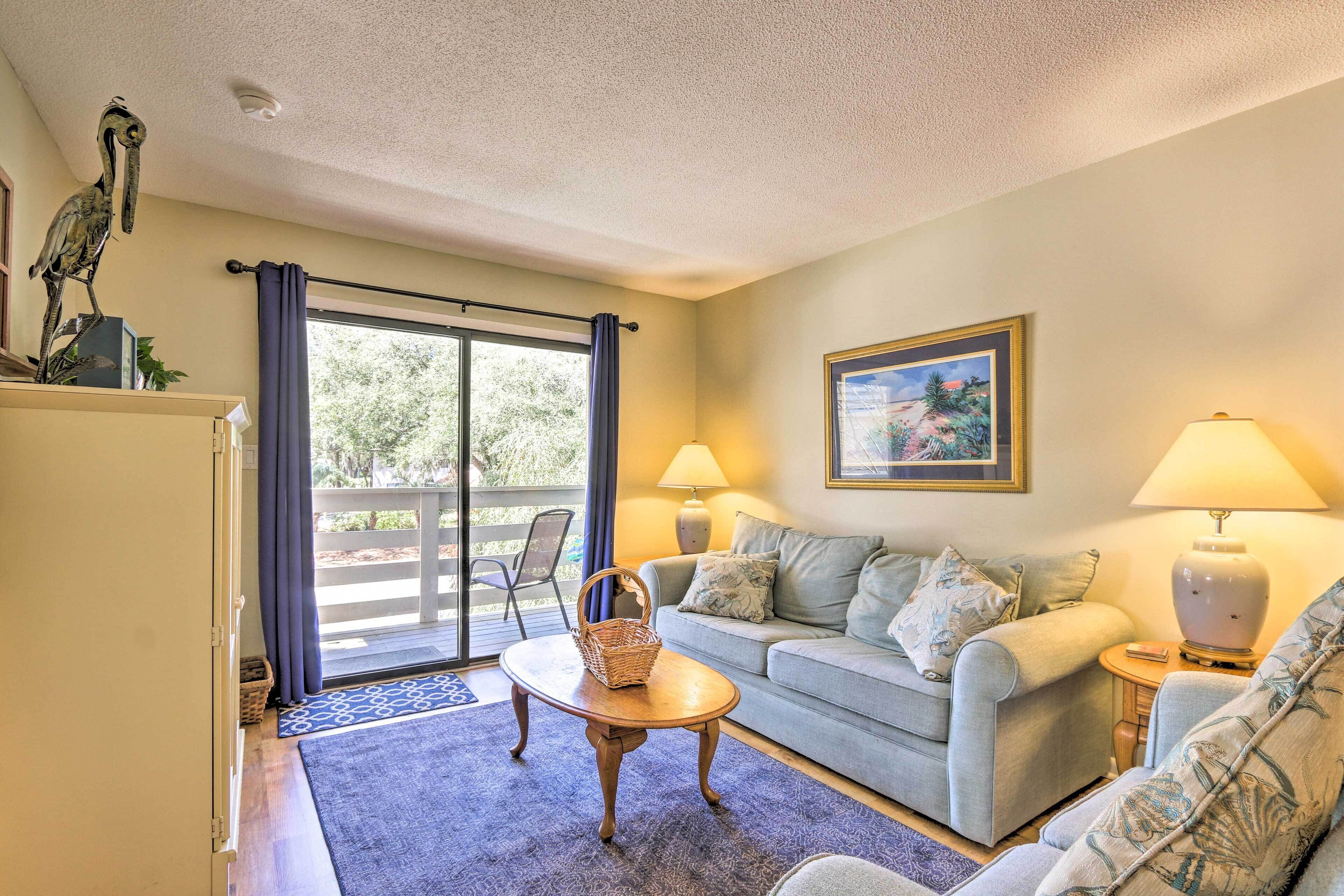 Hilton Head Condo - Walk to Folly Field Beach!