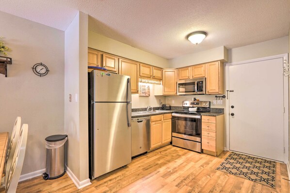 Apartment (2 Bedrooms) | Interior - Walk to Folly Field Beach: Hilton Head Condo (Hilton Head Island)