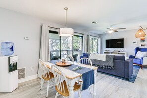 Apartment (2 Bedrooms) | Interior - Walk to Coligny Beach: Tropical Hilton Head Condo (Hilton Head Island)