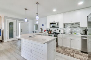 Interior - Walk to Coligny Beach: Tropical Hilton Head Condo (Hilton Head Island)