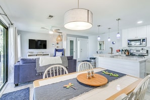Apartment (2 Bedrooms) | Interior - Walk to Coligny Beach: Tropical Hilton Head Condo (Hilton Head Island)