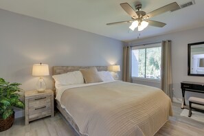 Apartment (2 Bedrooms) | Interior - Walk to Coligny Beach: Tropical Hilton Head Condo (Hilton Head Island)
