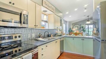 ุงูู
ูุดุฃุฉ ู
ู ุงูุฏุงุฎู