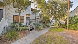 A residential area with a pathway leading to a house with a front porch and steps. - Walk to Beach: HHI Townhome w/ Pool Access! (Hilton Head Island)