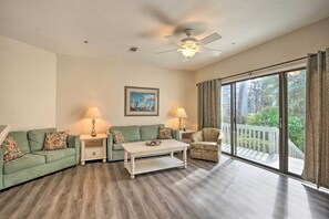 Apartment (2 Bedrooms) | Interior - Walk to Beach: HHI Townhome w/ Pool Access! (Hilton Head Island)