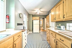 House (2 Bedrooms) | Interior - Idyllic Springfield Haven w/ Screened Porch! (Springfield)