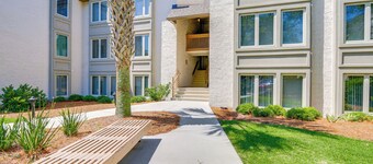 Pool Access: Idyllic Sea Pines Gem, Walk to Beach