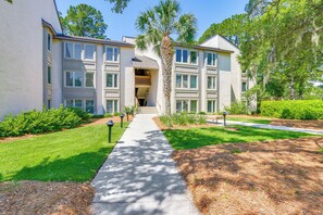 Apartment (1 Bedroom) | Interior - Pool Access: Idyllic Sea Pines Gem, Walk to Beach (Hilton Head Island)
