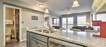 Inviting Branson West Condo w/ Pool Access